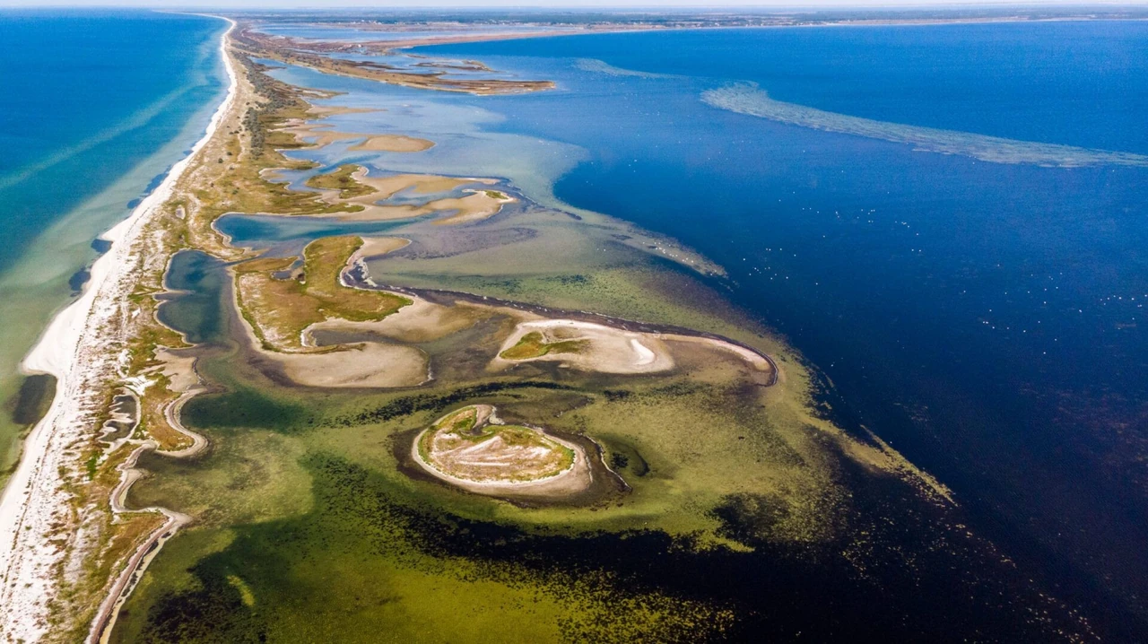 Кінбурнська коса: унікальний природний бар’єр між Чорним морем і лиманом