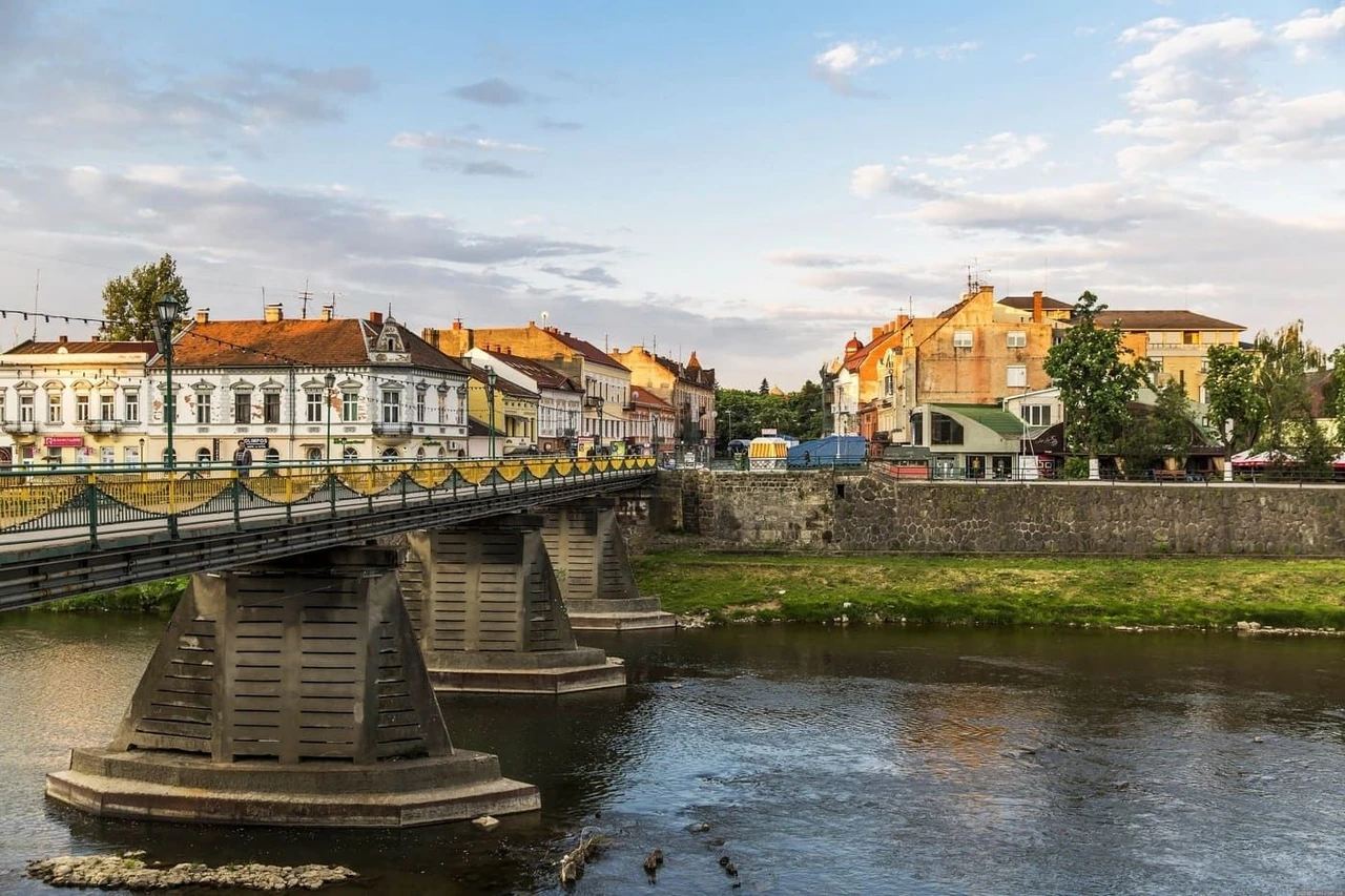Пам’ятки поряд: як швидко знайти цікаві місця поруч